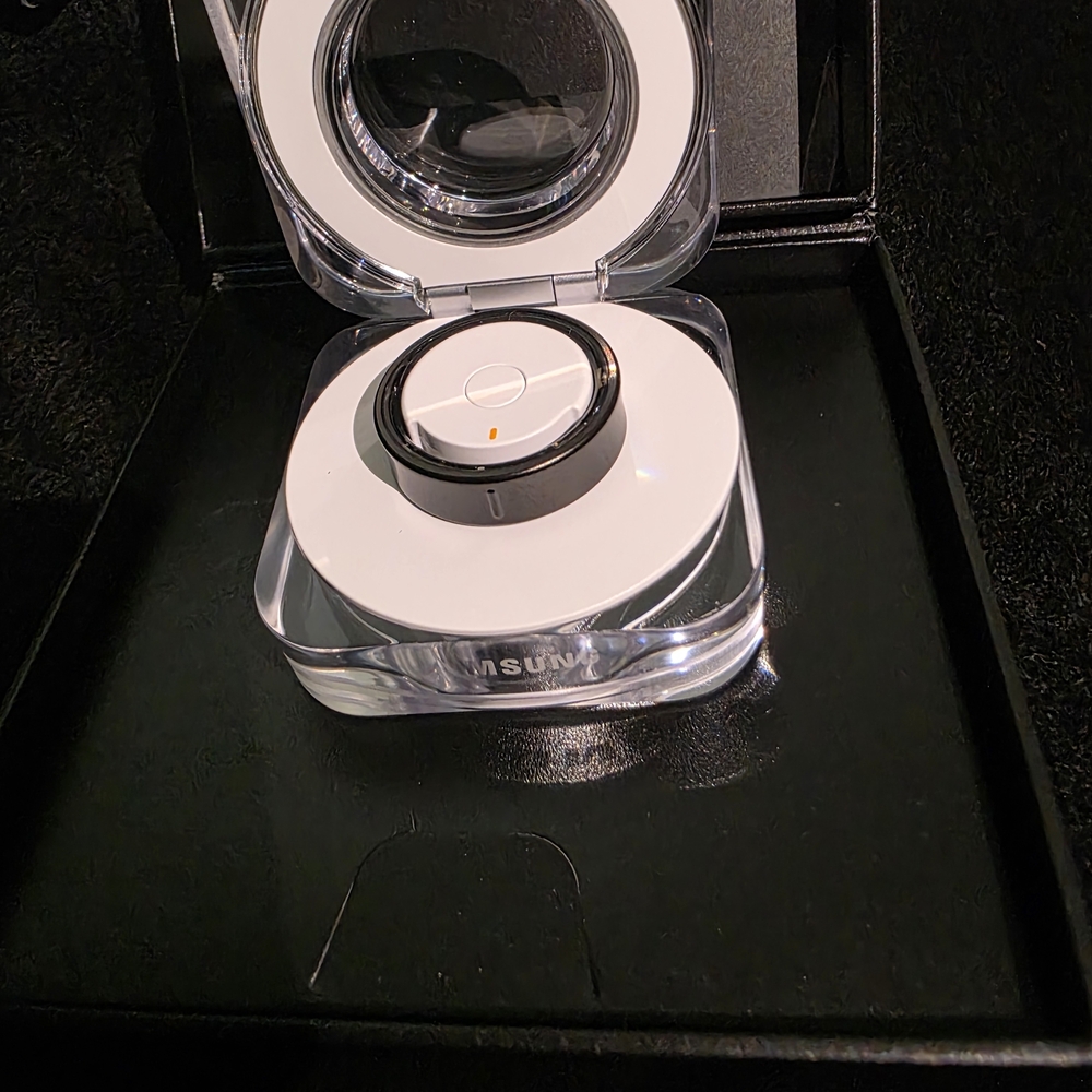 Samsung Galaxy Ring in Black - Picture 2 of 3